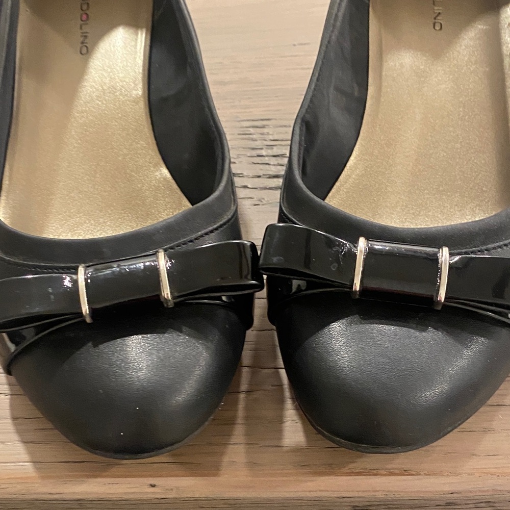 Bandolino Black Flats with Bow Accent
